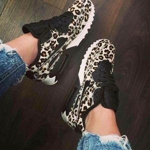 ***ISO LEOPARD 🐯 PRINT SNEAKS**** Help Help